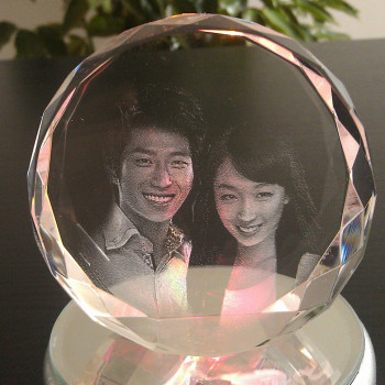 Circle Laced Shape Crystal With 2D/3D Photo Engraved Circle Laced Shape Crystal With 2D/3D Photo Engraved