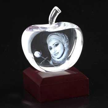 Apple Shape Crystal With 2D/3D Engraving Inside Apple Shape Crystal With 2D/3D Engraving Inside