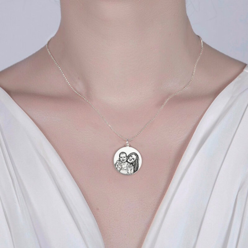 Round photo necklace with engraved text