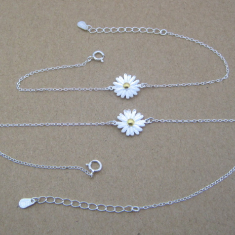 Dainty sunflower bracelet with a yellow gold-coloured centre on a silver chain