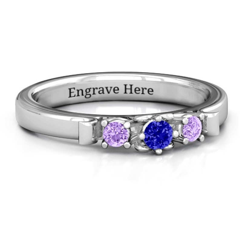 3-Stone Ring with Heart Gallery 3-stone ring with heart gallery detail