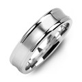Classic contoured men's ring with a brushed centre