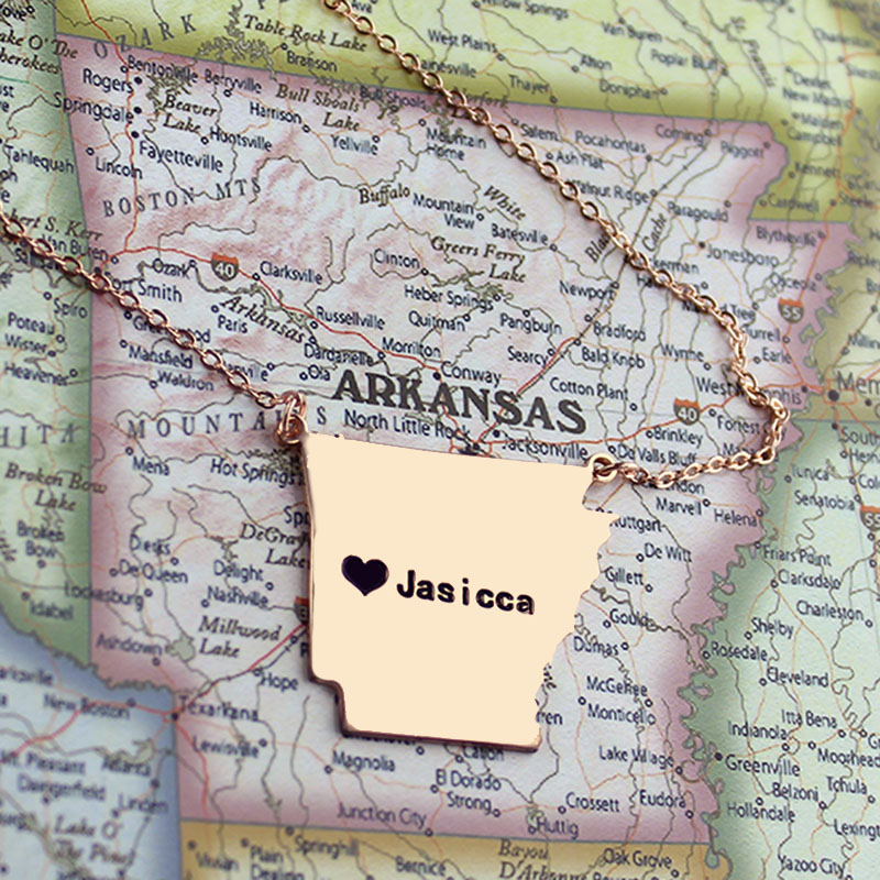 Arkansas state map necklace detail view