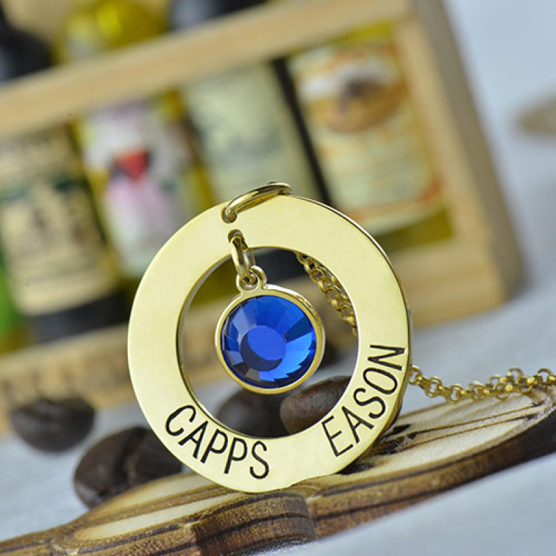 Personalised circle name necklace detail