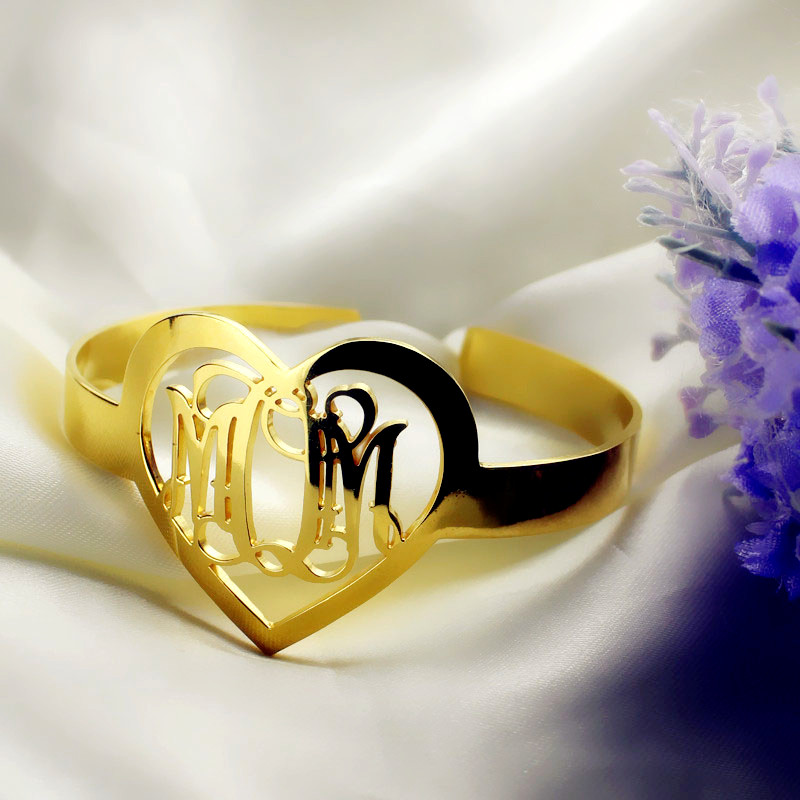 Monogram Heart Bracelet Detail Detail view of the personalised monogram heart bracelet