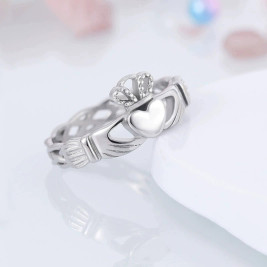 Classic Claddagh Ring