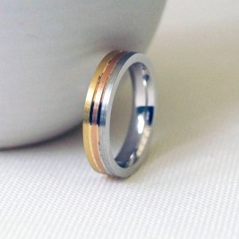 18ct Gold Striped Wedding Ring
