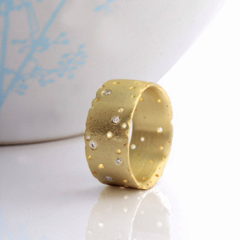 18ct Yellow Gold And Diamond Ring 18ct Yellow Gold And Diamond Ring