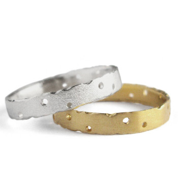 Precious 18ct Gold Ring Set With Diamonds Precious 18ct Gold Ring Set With Diamonds