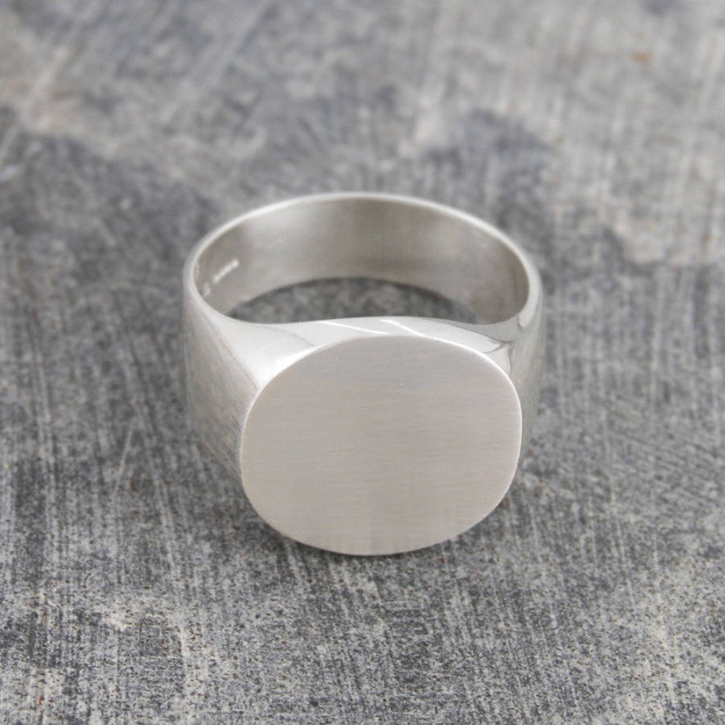 Men's Round Signet Ring Men's round brushed-texture signet ring