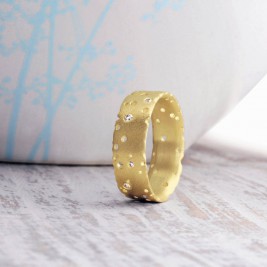 Diamond And 18ct Yellow Gold Ring