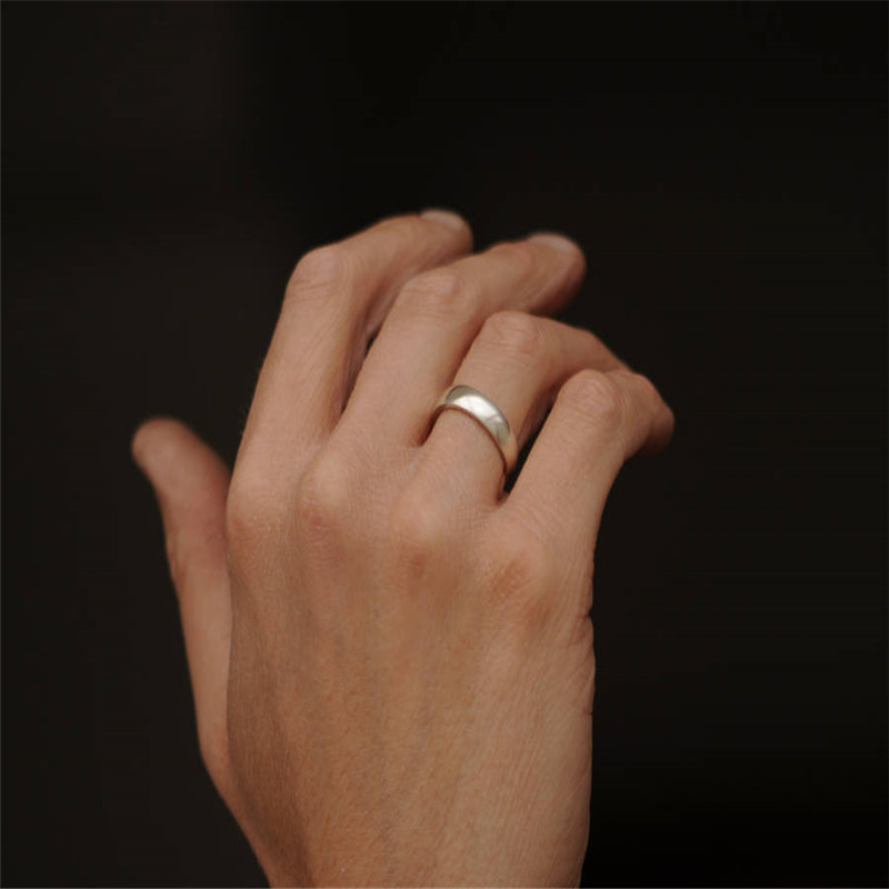 Men’s wedding band gallery image