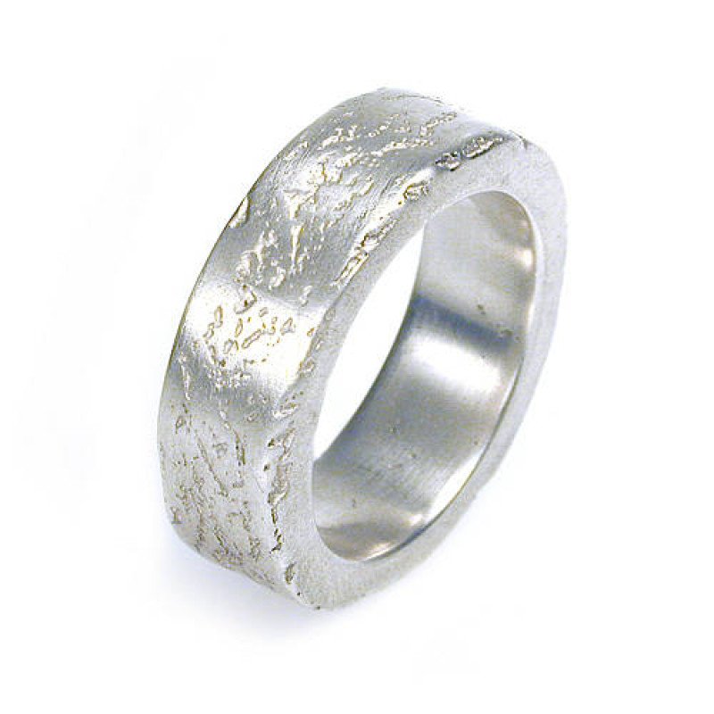 Medium Silver Concrete Ring – detail view Medium Silver Concrete Ring detail view