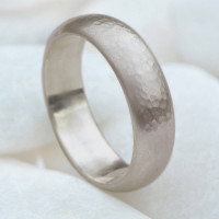 Mens 6mm Hammered Ring In 18ct Gold