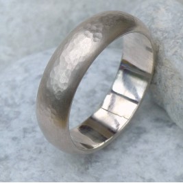 Mens 6mm Hammered Ring In 18ct Gold