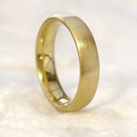 Mens Comfort Fit 18ct Gold Wedding Band