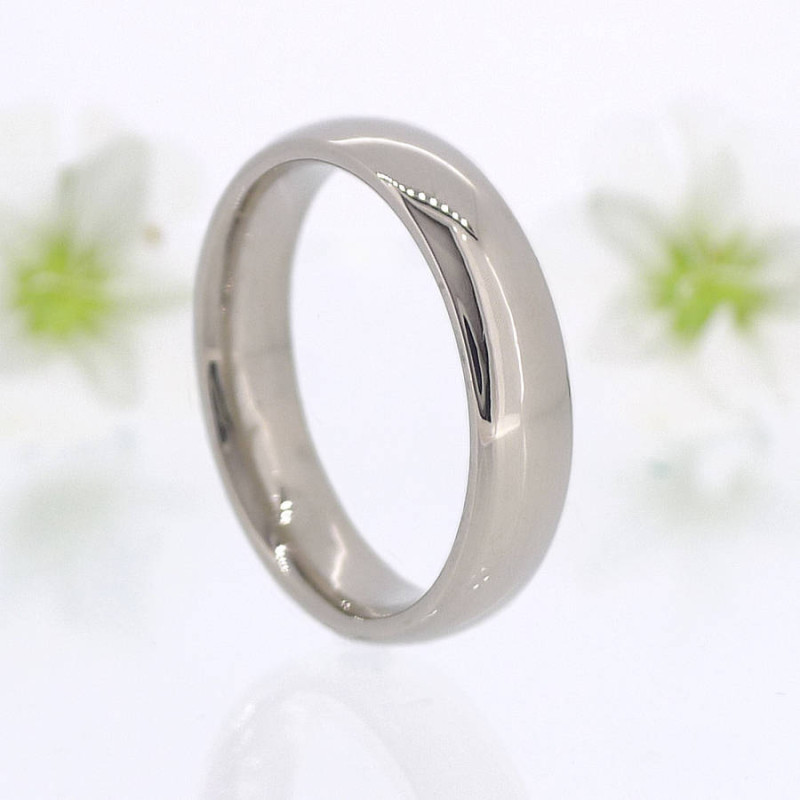 Men's comfort fit 18ct gold wedding ring
