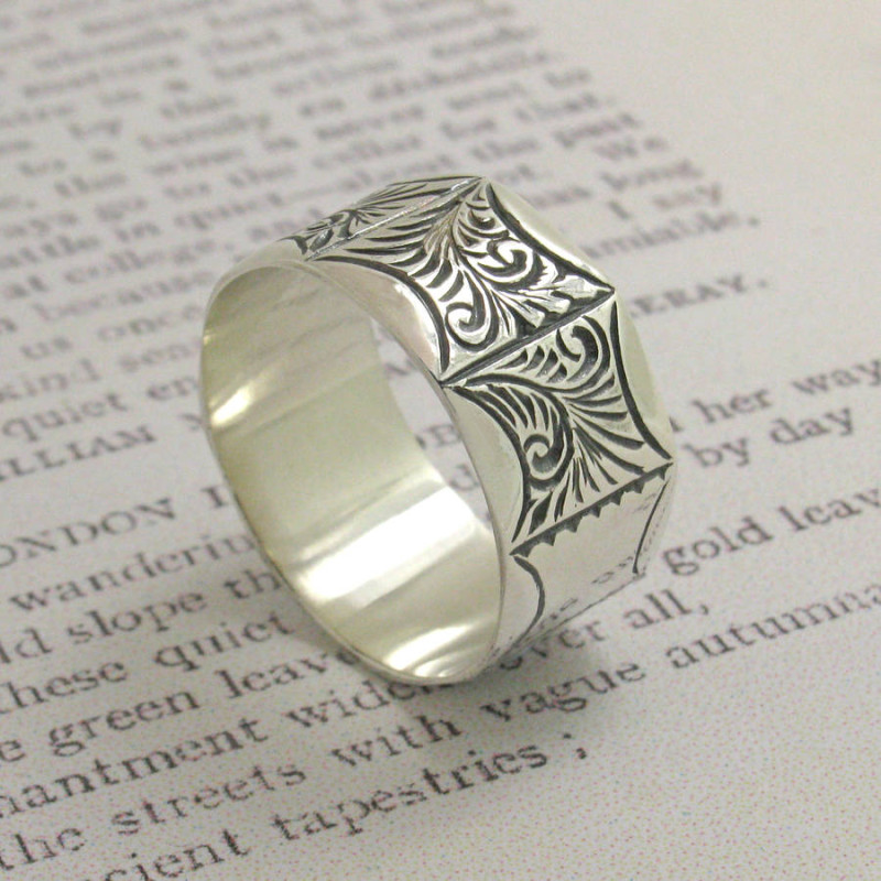 Men's Victorian Style Engraved Ring Men's Victorian style ring with engraved outer panels