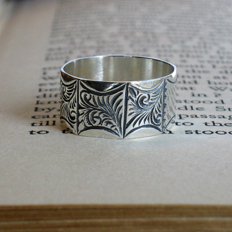 Men's Victorian Style Engraved Ring Men's Victorian style ring with engraved outer panels