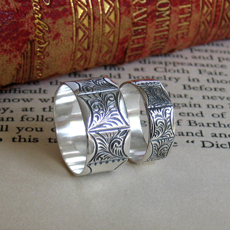 Men's Victorian Style Engraved Ring Men's Victorian style ring with engraved outer panels