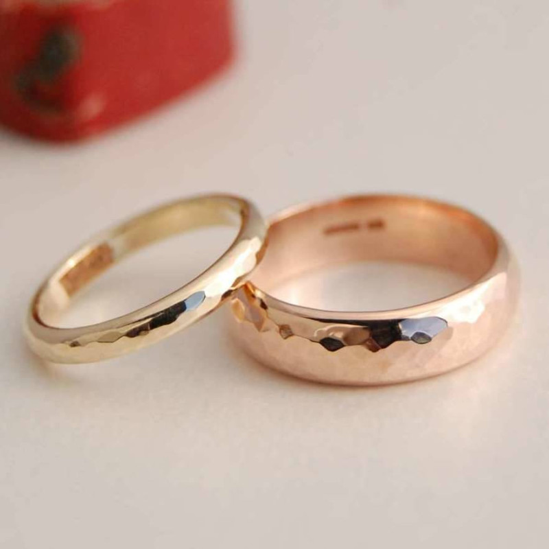 Personalised solid gold wedding band set