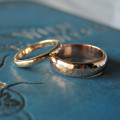 Personalised solid gold wedding band set