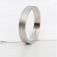 18ct White Gold Wedding Ring With Spun Silk Finish