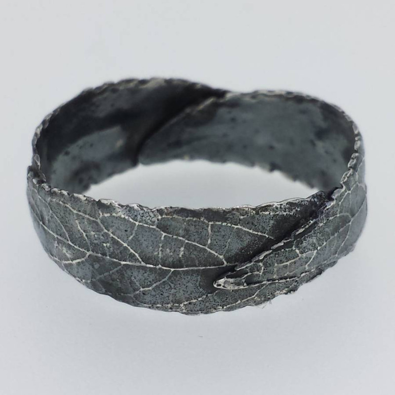 Silver Three Leaf Band Ring - Gallery View Silver Three Leaf Band Ring gallery view
